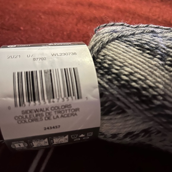 Handmade fingerless mittens - Picture 6 of 6